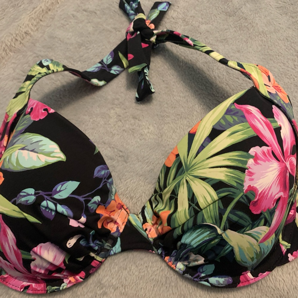 Tommy Bahama Coastal Gardens 36DD underwire bikini top. Worn once.
